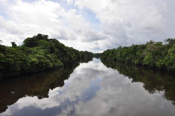 Atravessando os rios amazônicos no sul de Roraima